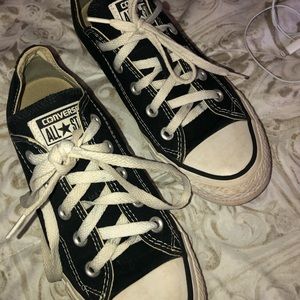 Black low top converse